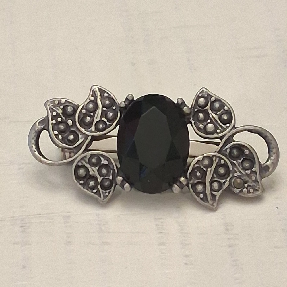 Vintage Silver Tone Black Faceted Stone Leaf Brooch Pin